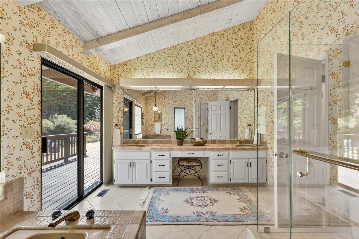 3037 Strawberry Hill Road