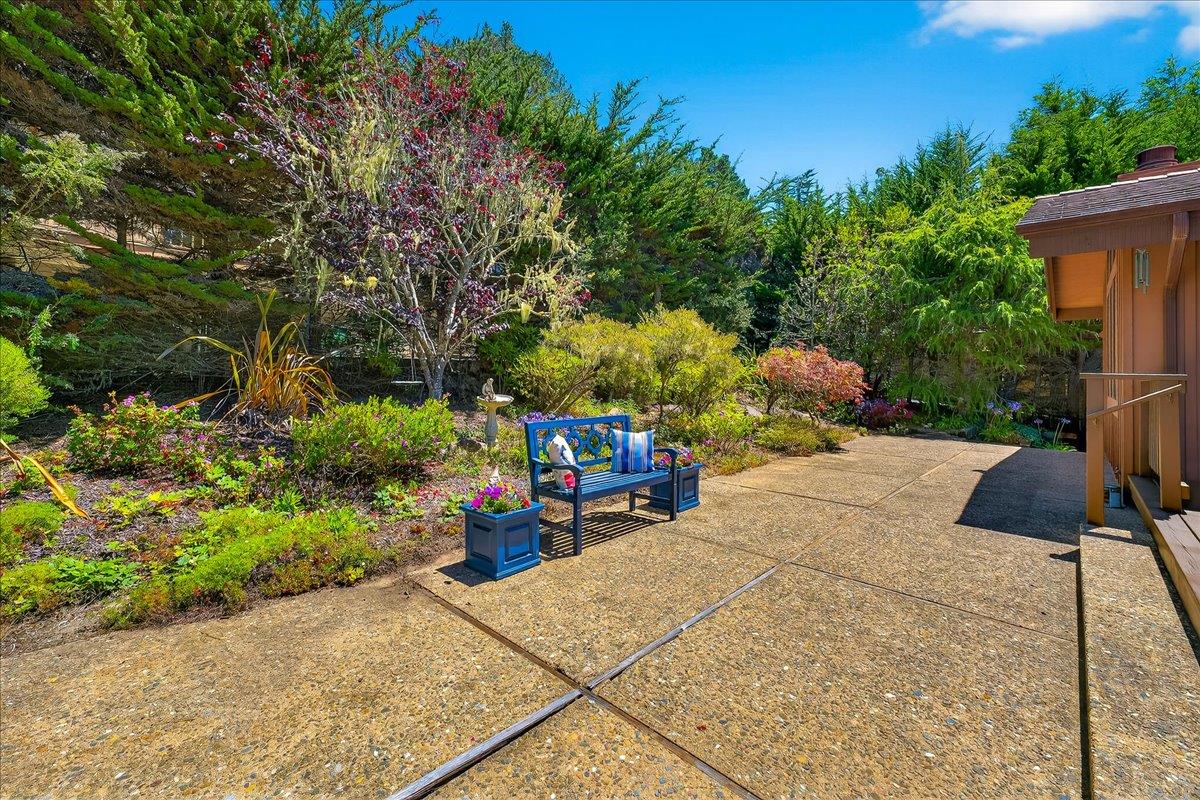 3037 Strawberry Hill Road
