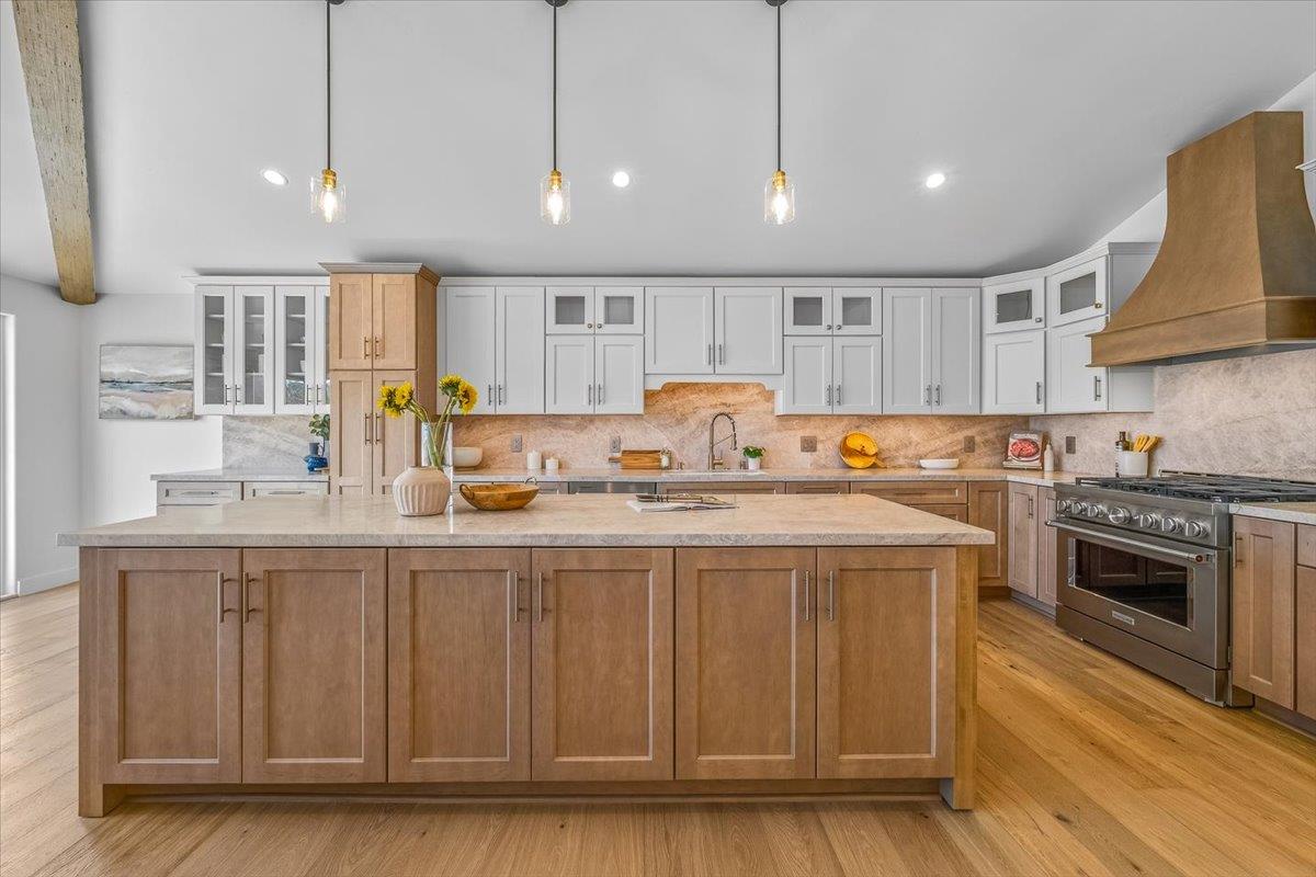 2828 Forest Hill Boulevard