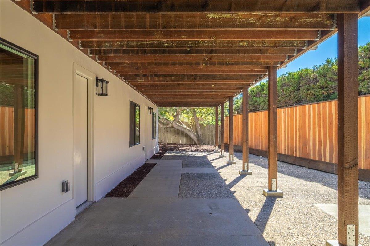 2828 Forest Hill Boulevard