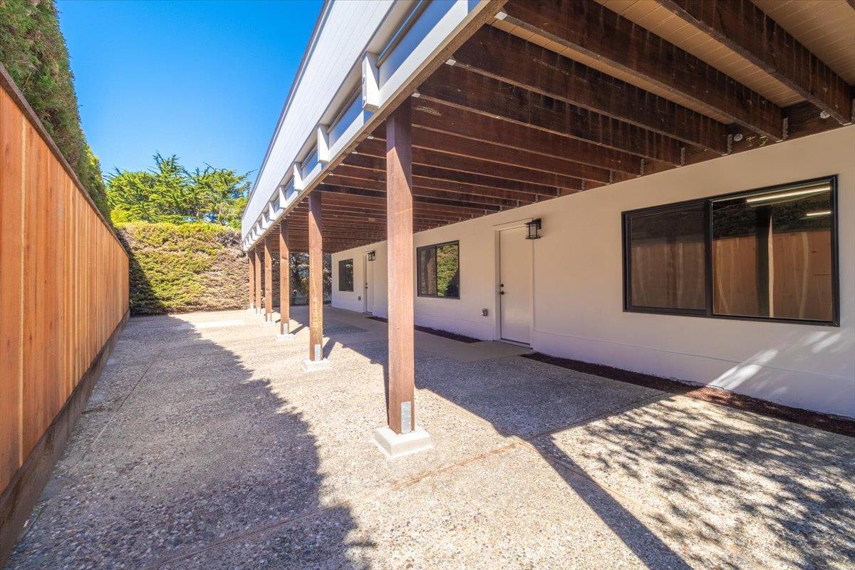 2828 Forest Hill Boulevard