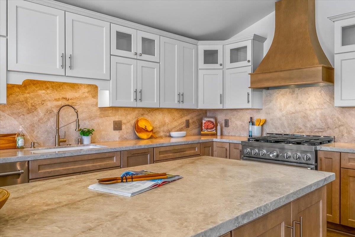 2828 Forest Hill Boulevard