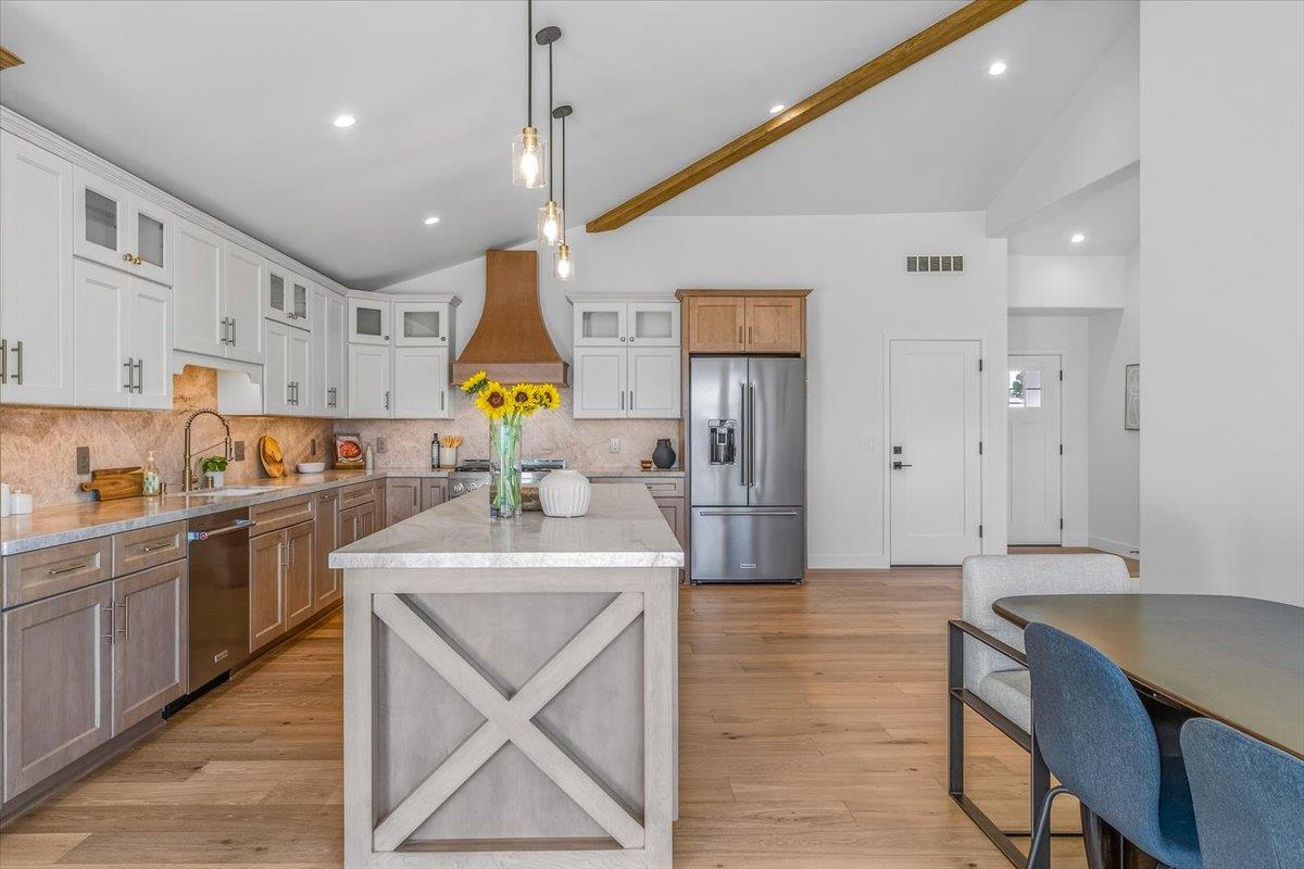 2828 Forest Hill Boulevard