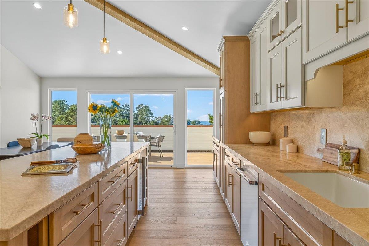 2828 Forest Hill Boulevard