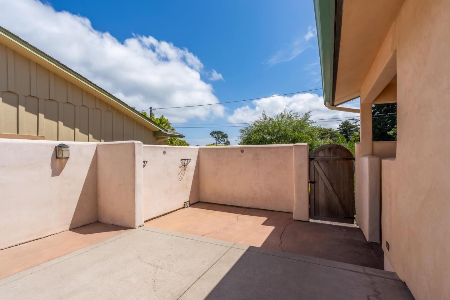 932 Monterey Circle