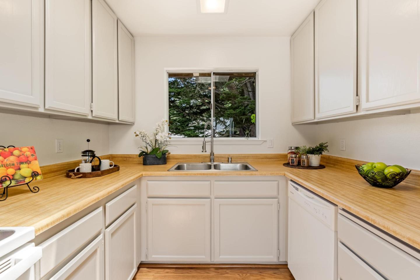 2363 Irving AVE