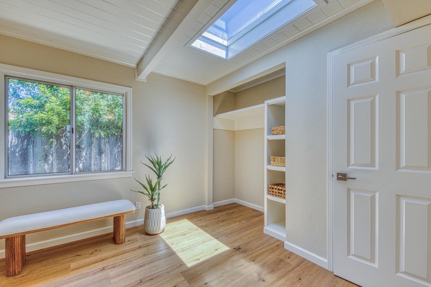 2085 Buchanan ST