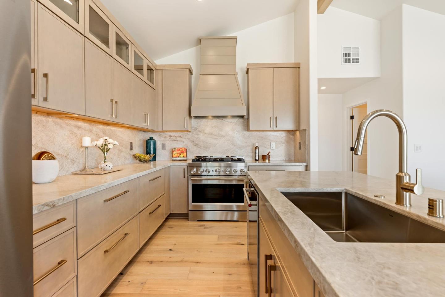 146 Seafoam AVE
