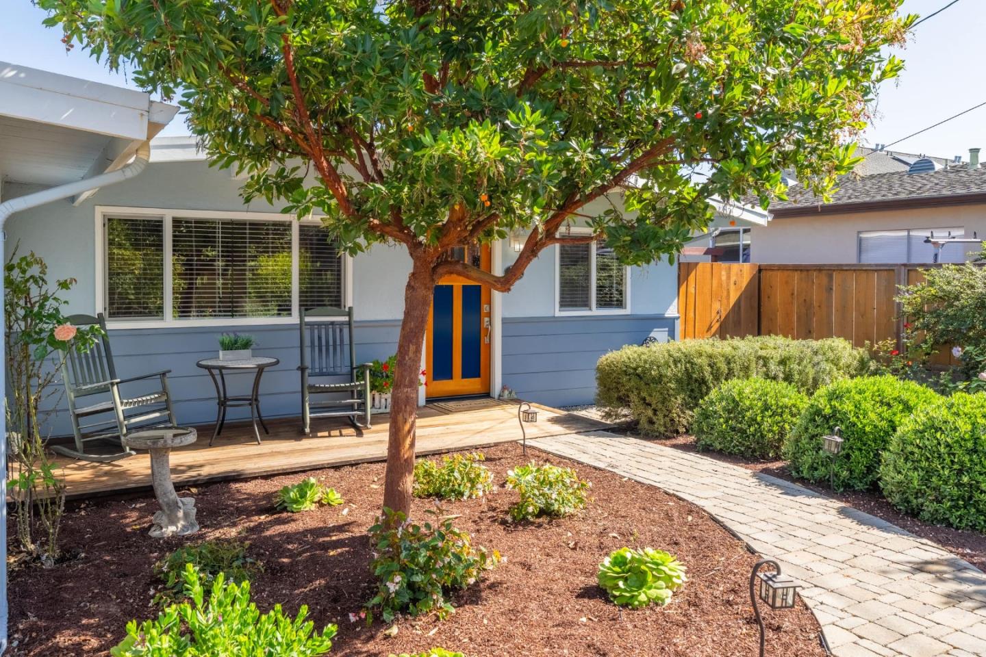 553 English AVE