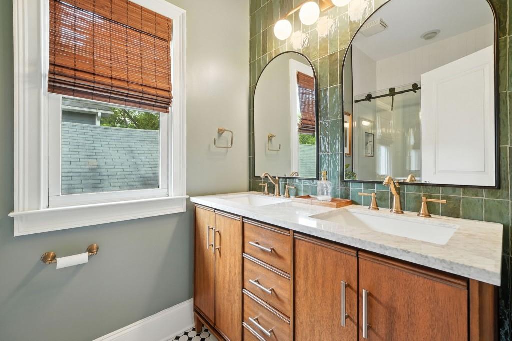 652 Woodward Avenue SE