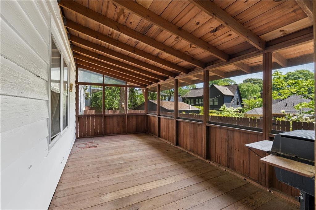2049 Tuxedo Avenue NE