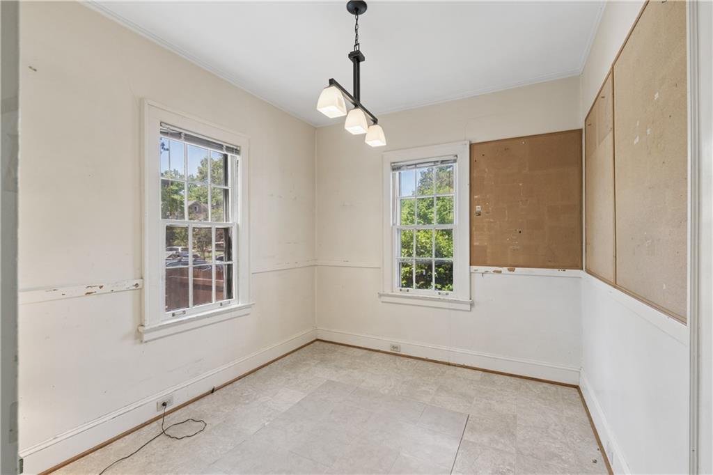 2049 Tuxedo Avenue NE