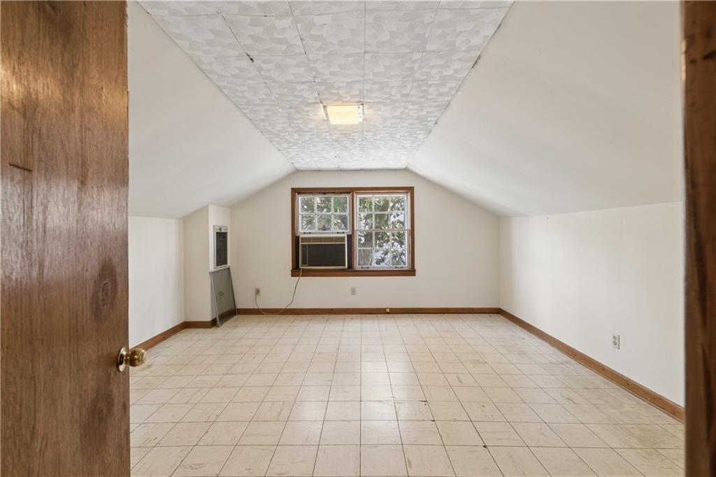 2049 Tuxedo Avenue NE
