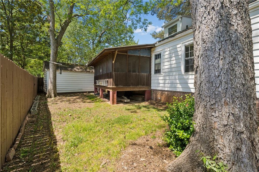 2049 Tuxedo Avenue NE
