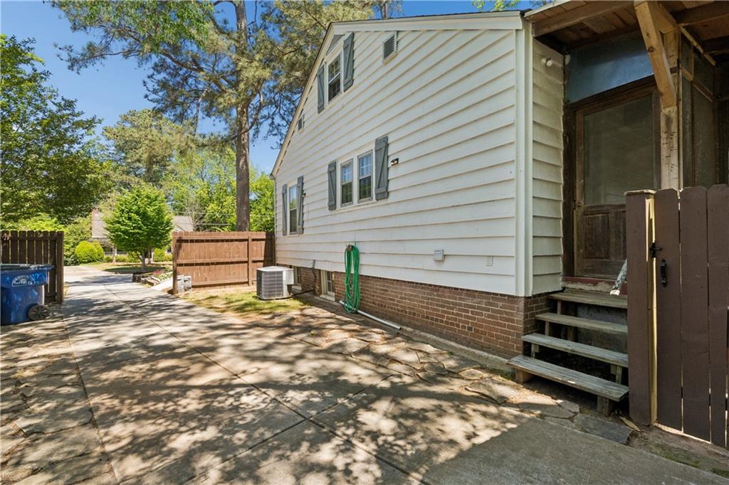 2049 Tuxedo Avenue NE