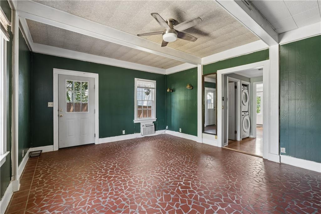 2049 Tuxedo Avenue NE