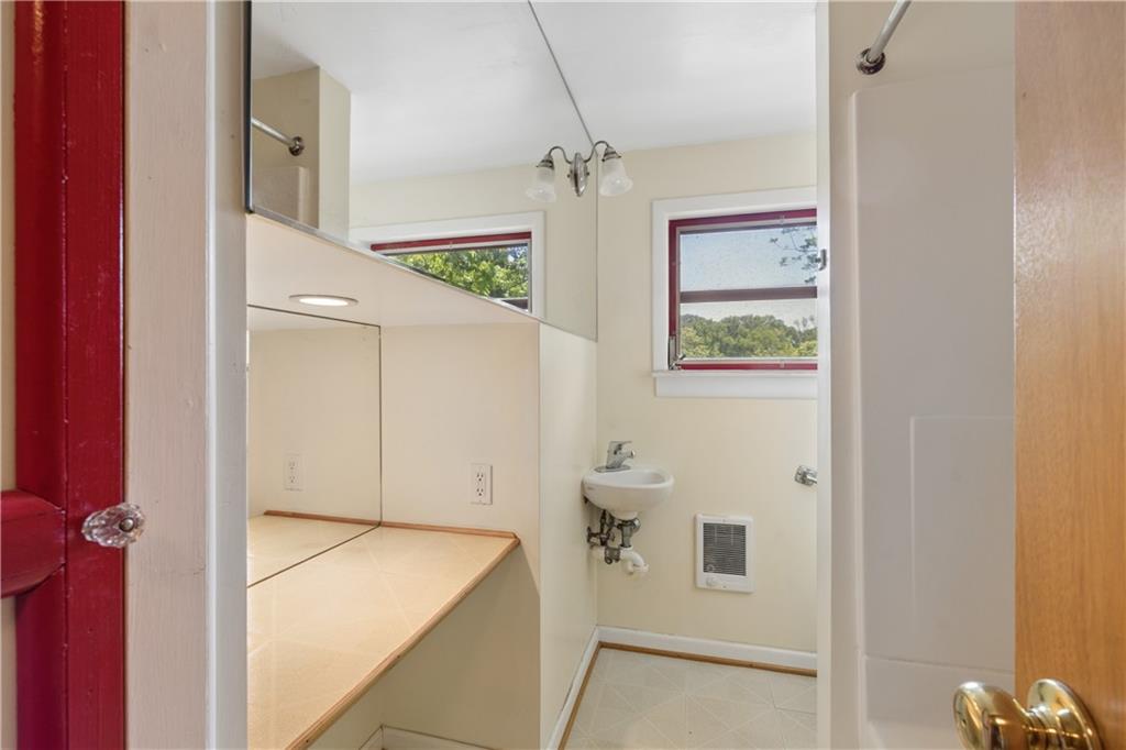2049 Tuxedo Avenue NE