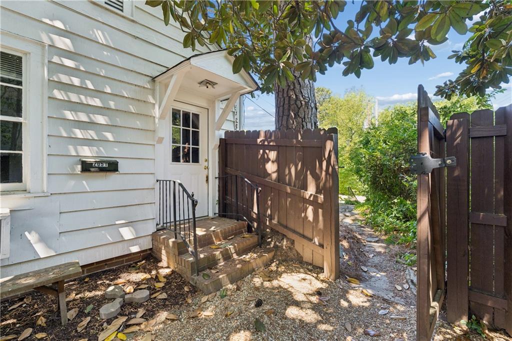 2049 Tuxedo Avenue NE