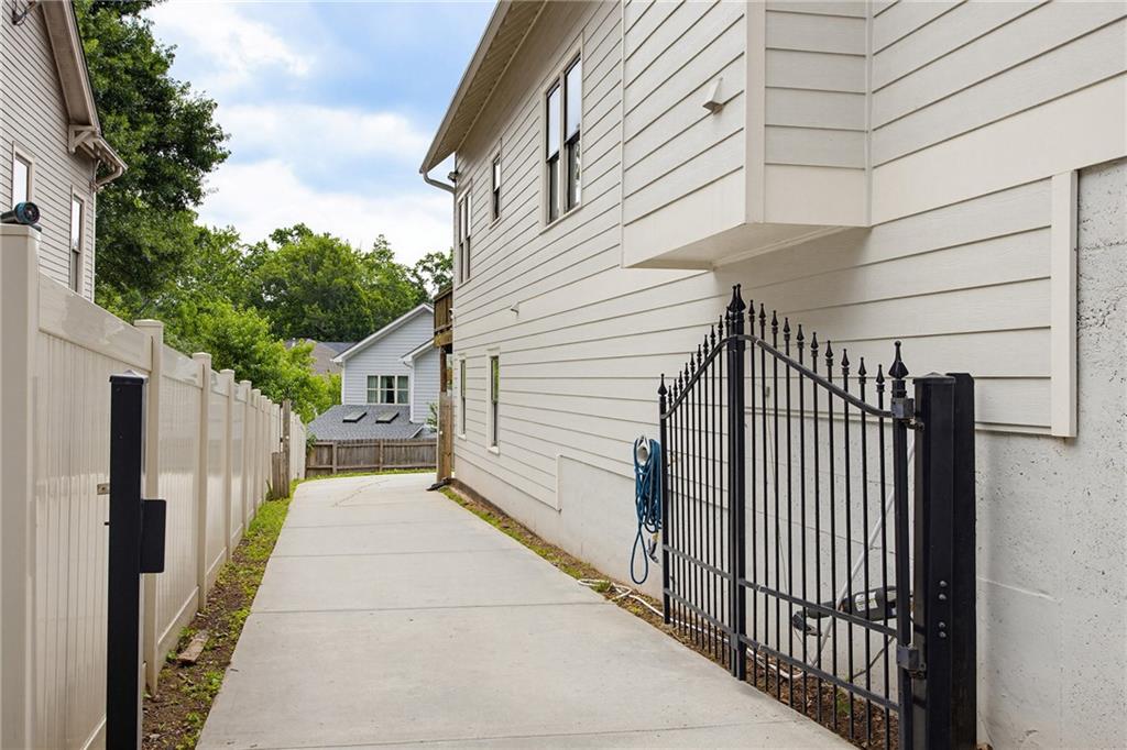 916 Paoli Avenue SE