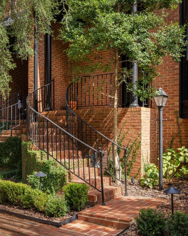 233 Sycamore Place