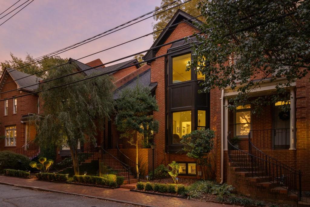 233 Sycamore Place