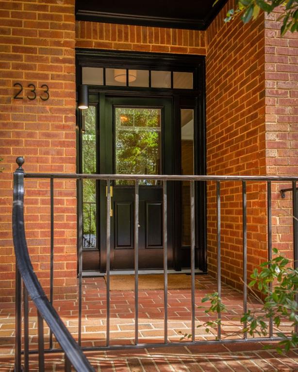 233 Sycamore Place