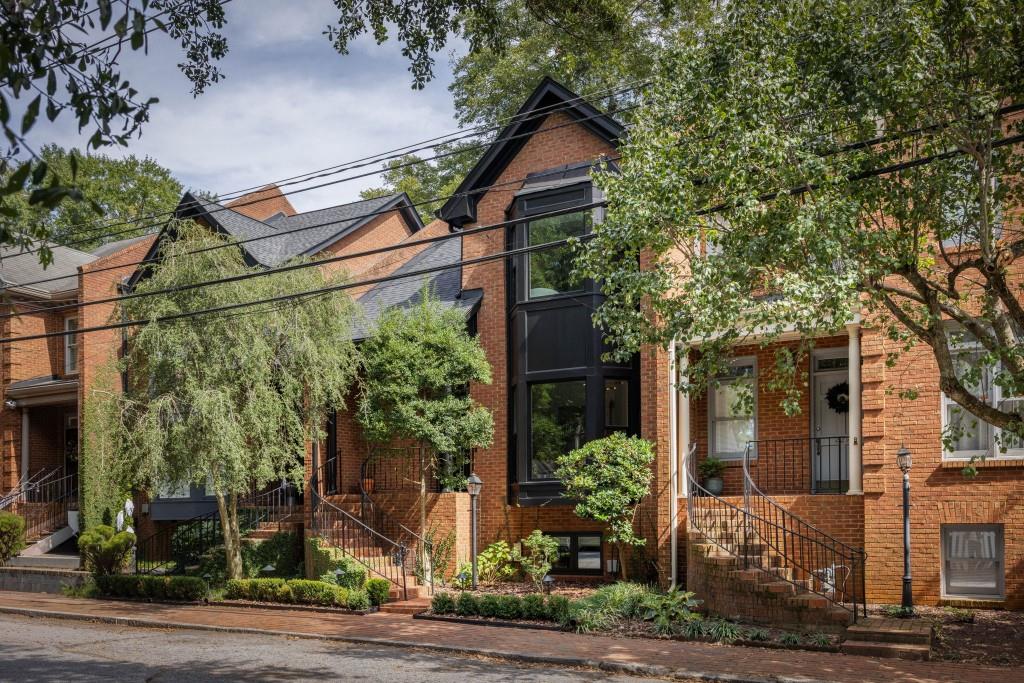 233 Sycamore Place