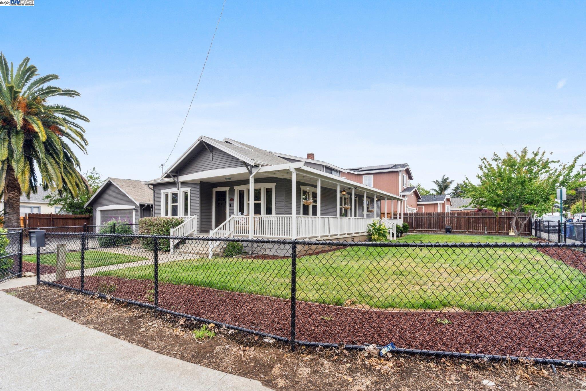 792 Sycamore Ave
