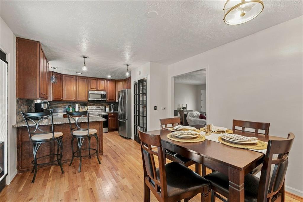 1382 Cave Springs Road