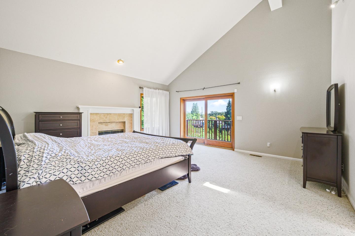 3265 Greenhills Drive