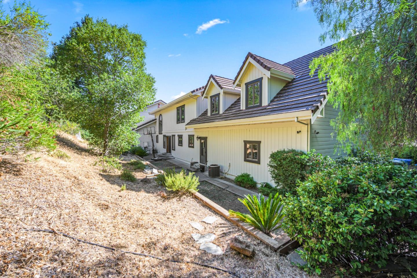 3265 Greenhills Drive