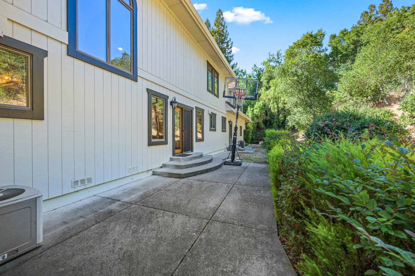 3265 Greenhills Drive