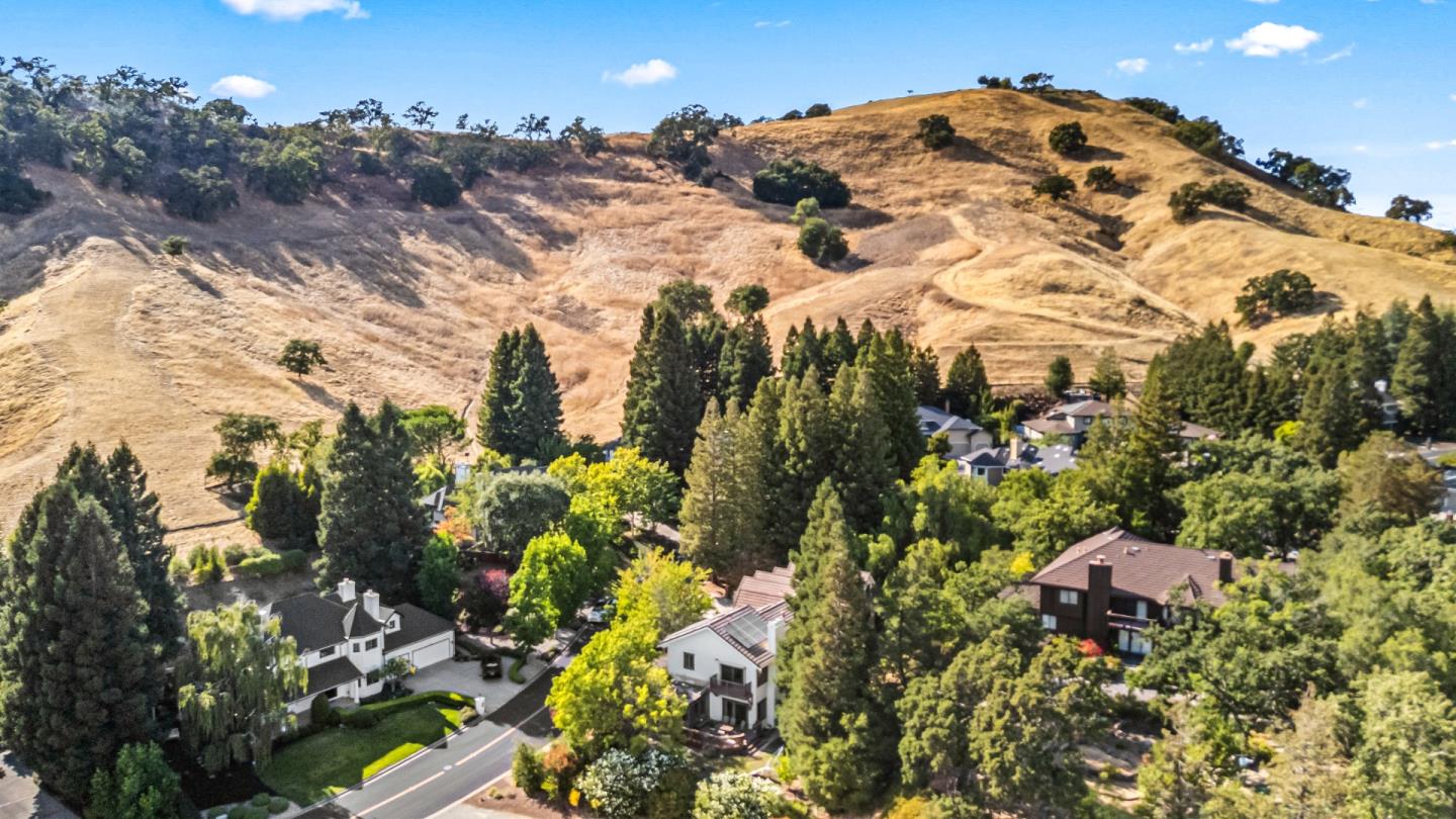 3265 Greenhills Drive