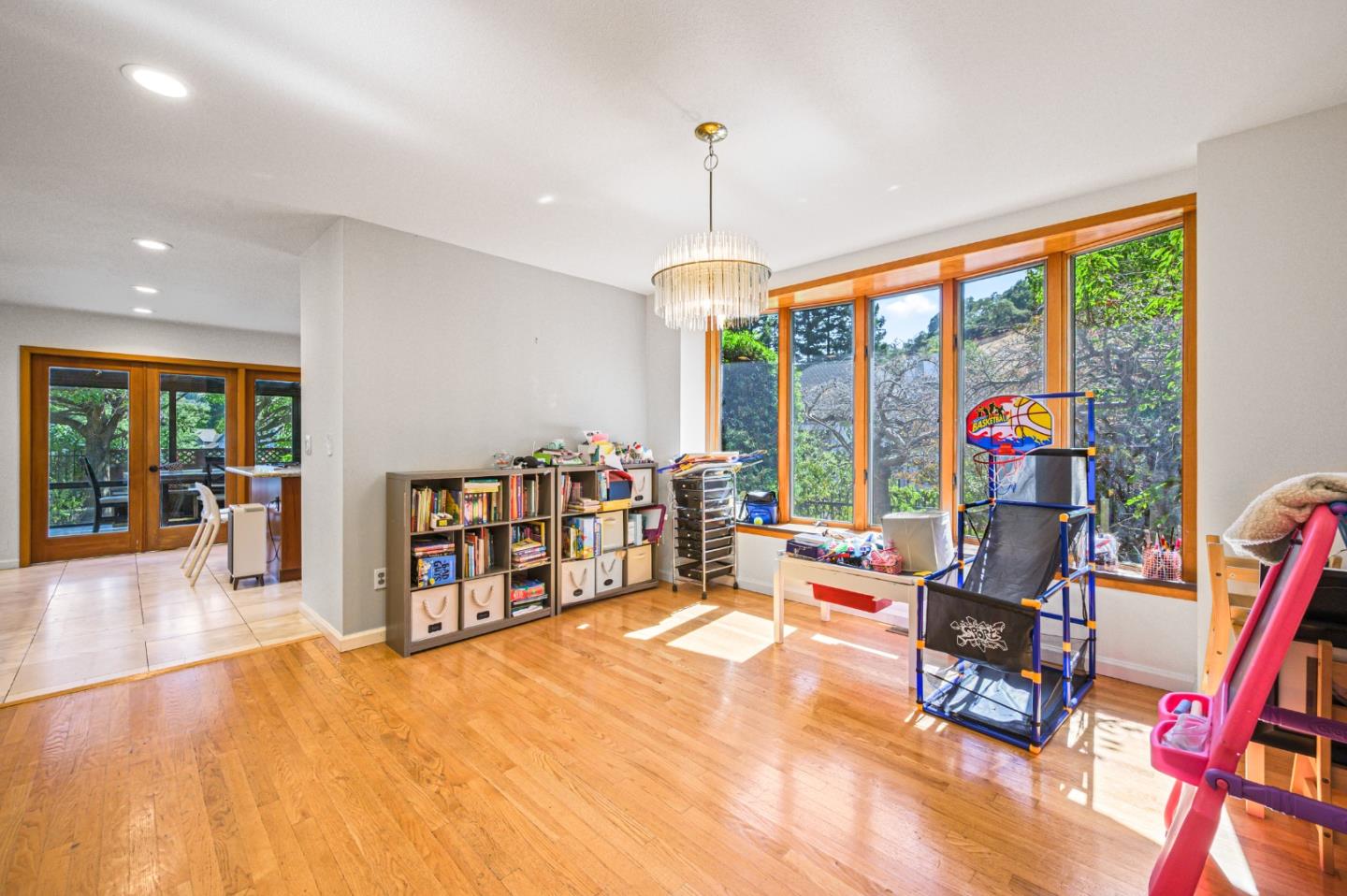 3265 Greenhills Drive
