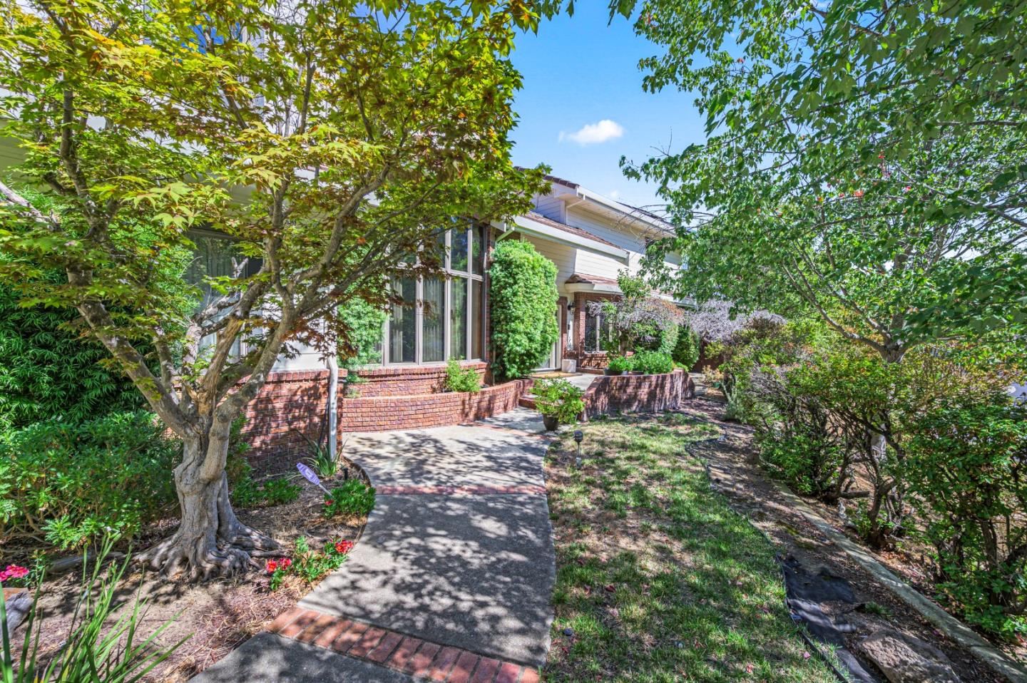 3265 Greenhills Drive