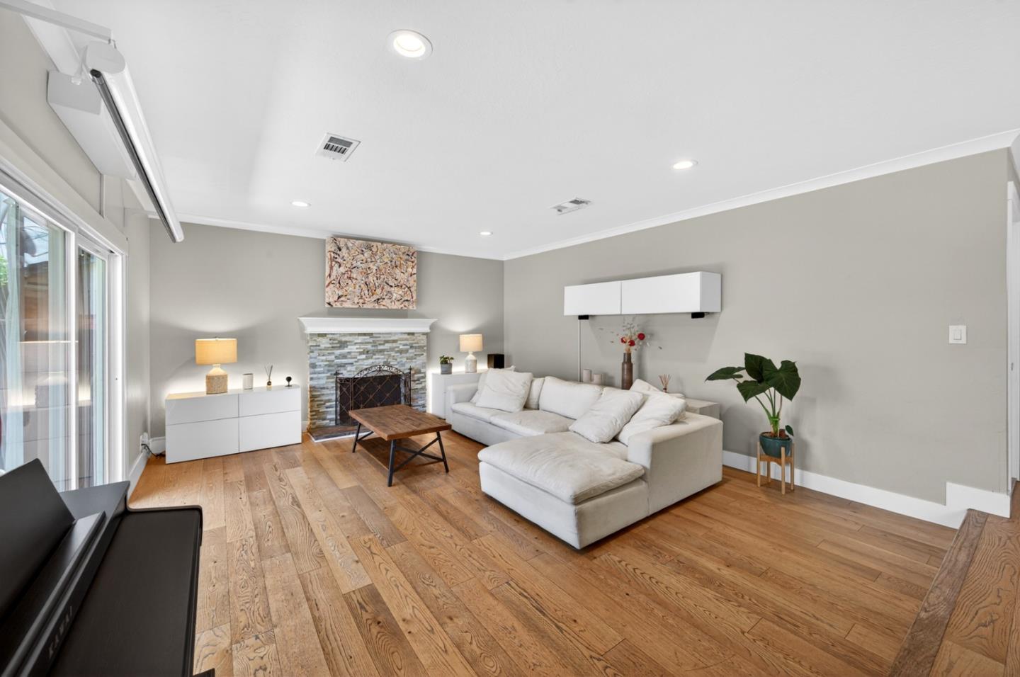 2393 Stratford Drive