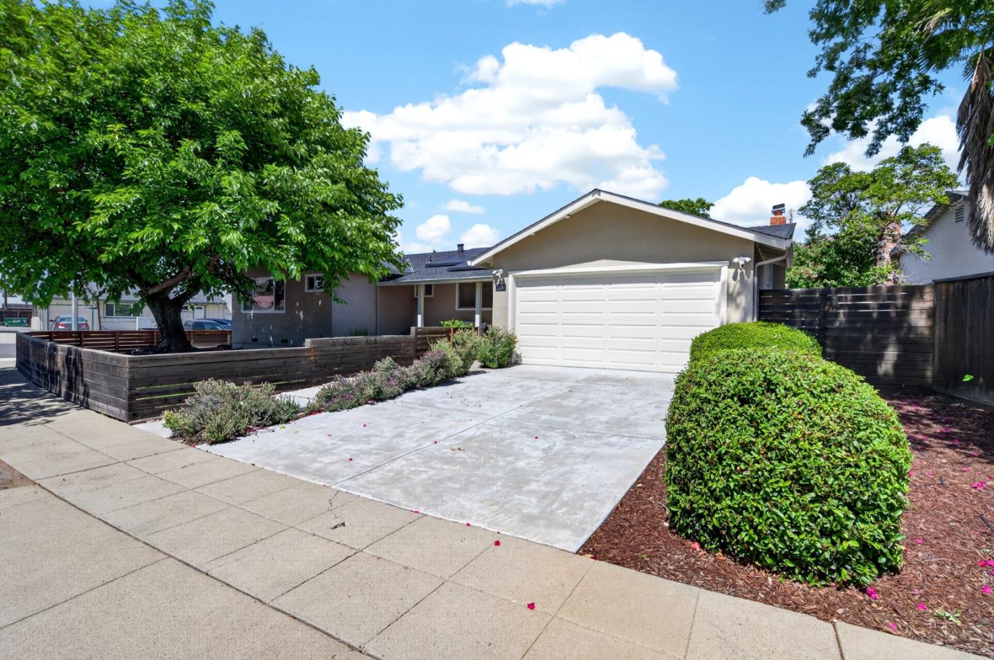 2393 Stratford Drive