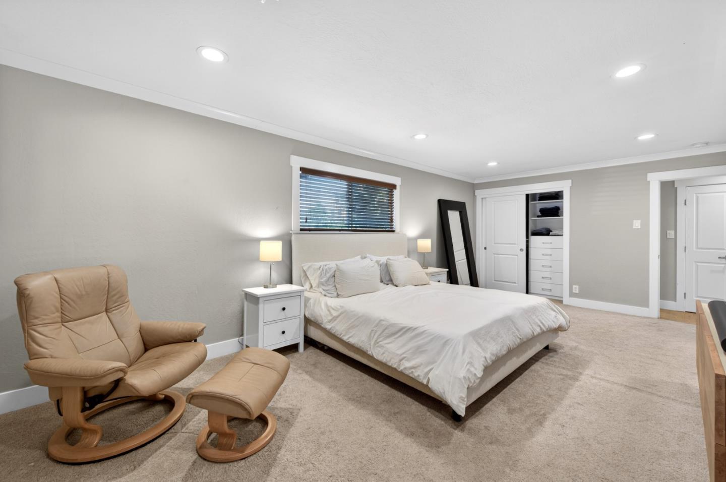 2393 Stratford Drive