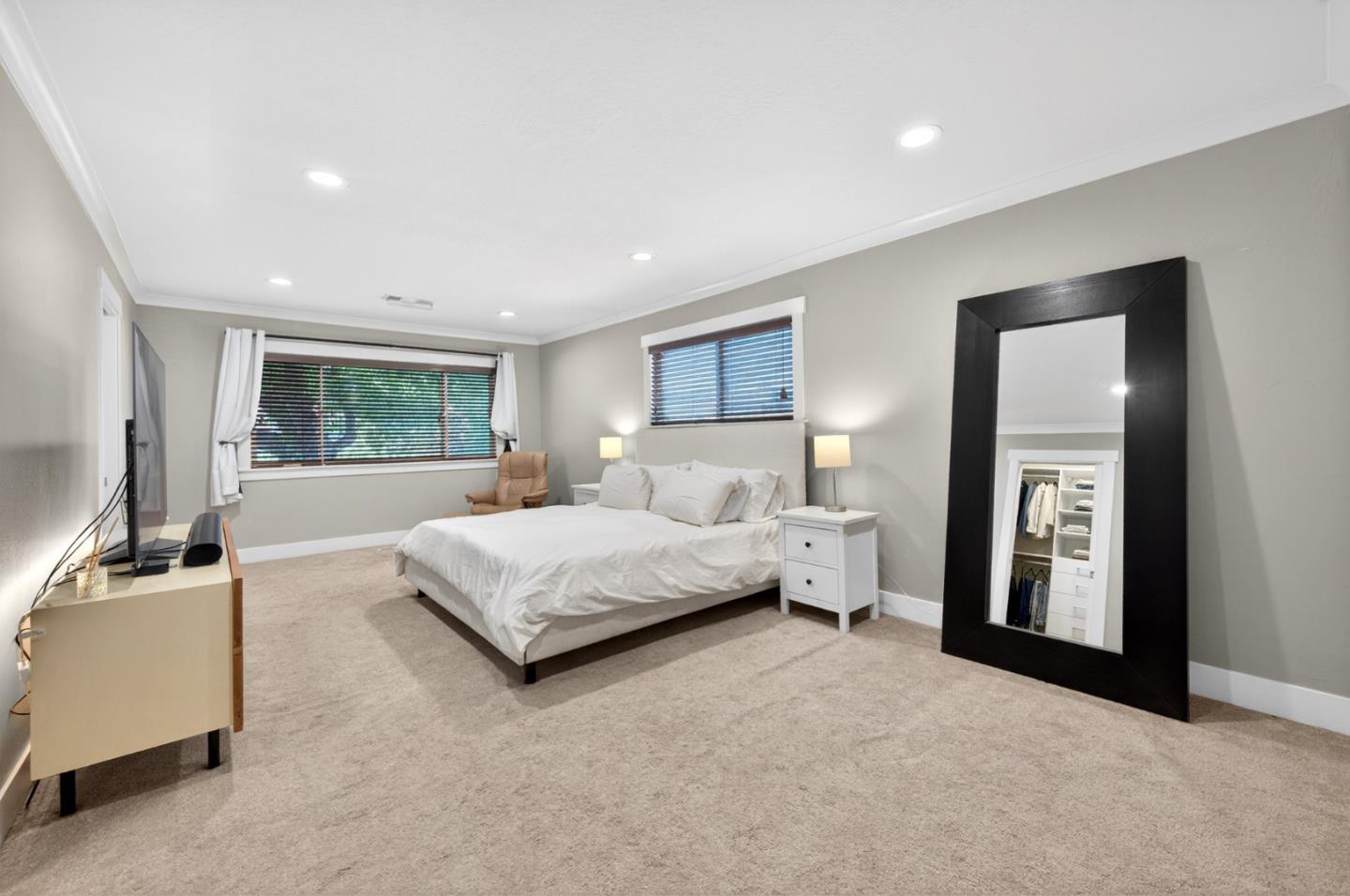 2393 Stratford Drive