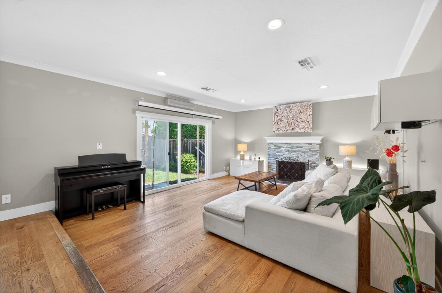 2393 Stratford Drive