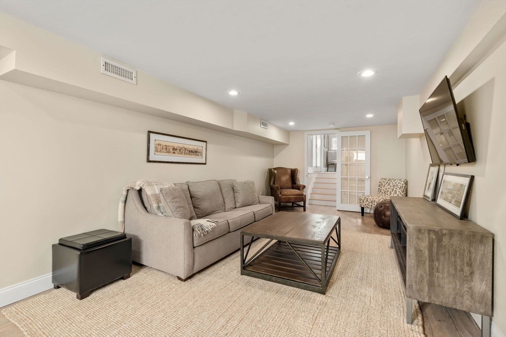 14 Curve Street