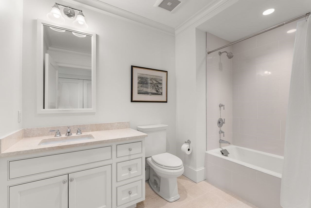 580 Washington Street # 304