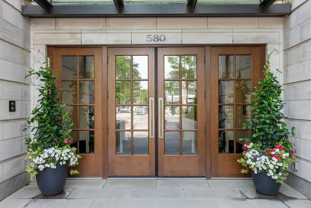 580 Washington Street # 304