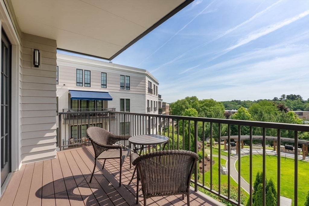 580 Washington Street # 304