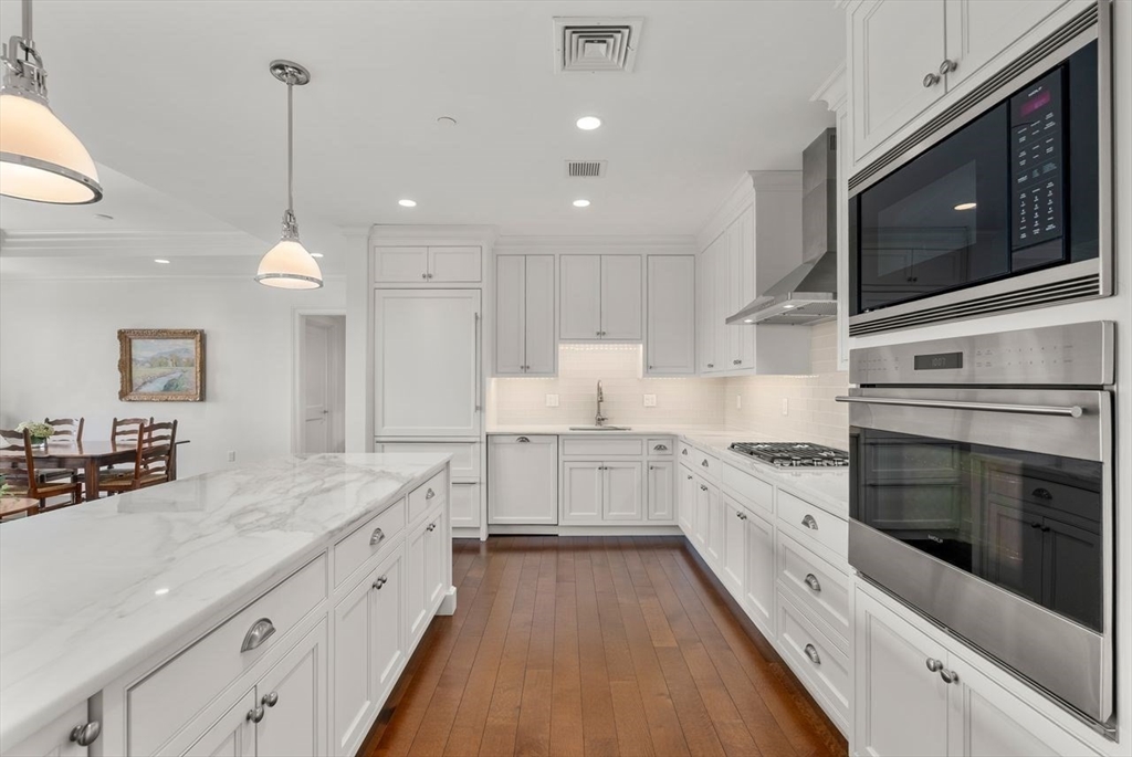 580 Washington Street # 304