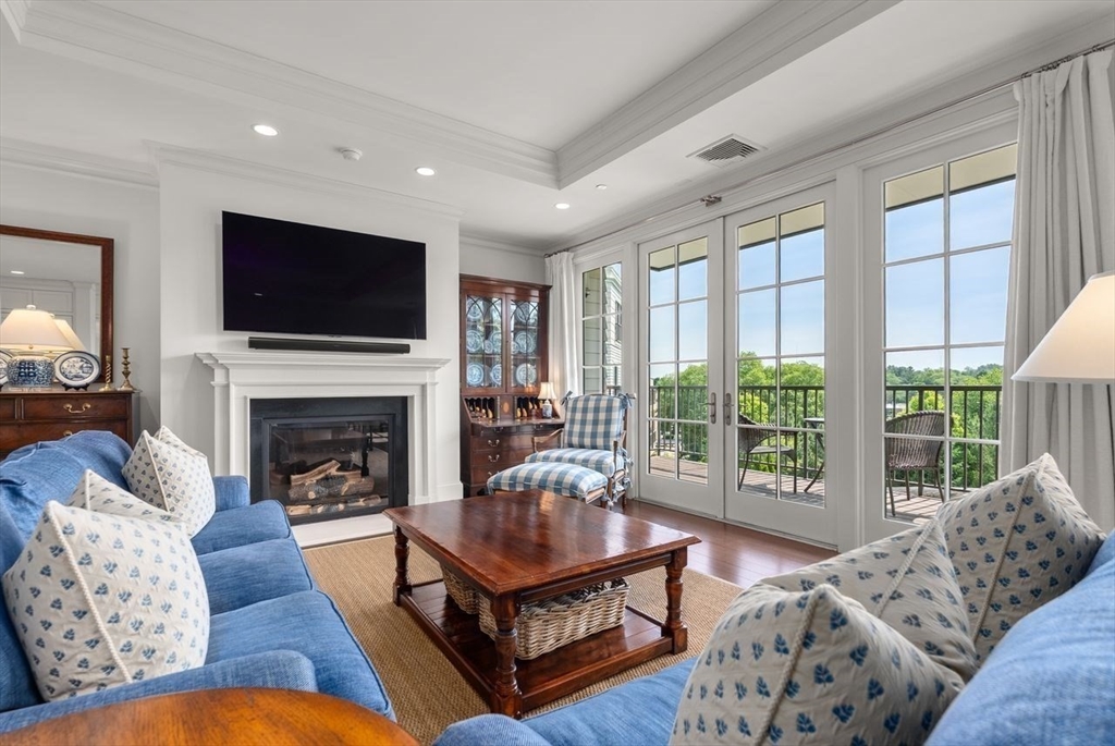 580 Washington Street # 304