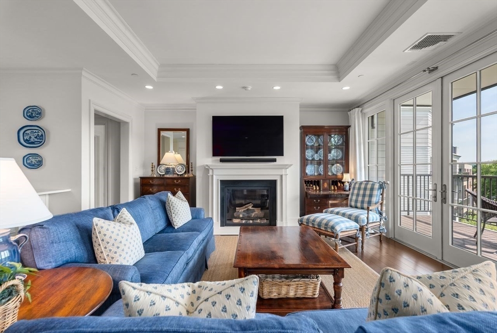 580 Washington Street # 304