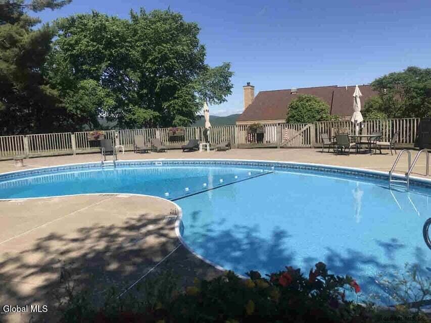 60 Top Of The World Road