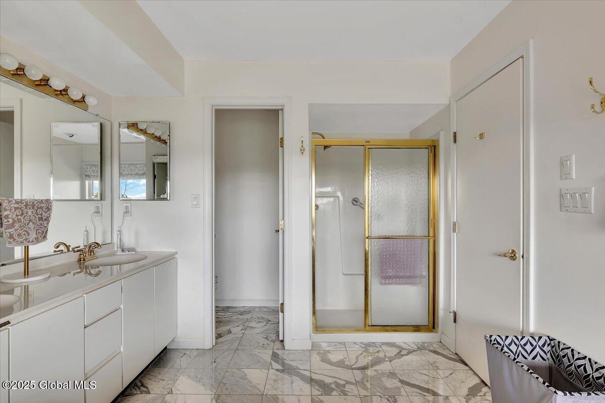 60 Top Of The World Road