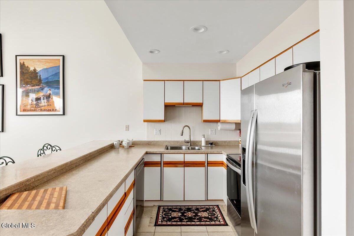 60 Top Of The World Road